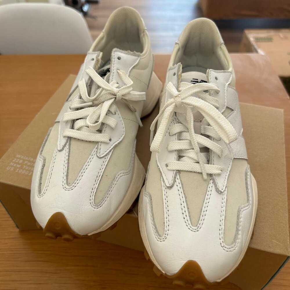 New Balance 327 NB White with Moonbeam SIZE: 7.5 - B